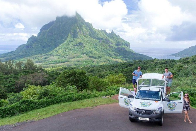 Private Morning Moorea 4WD Tour with Champagne