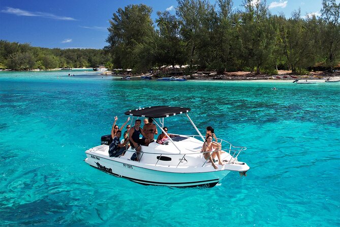 6 Hour Private Boat Activity with Snorkeling & Lunch