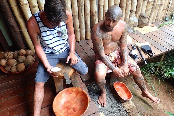 Moorea Like a Local: Lagoon Cruise Including Snorkeling and Fishing with Polynesian Lunch