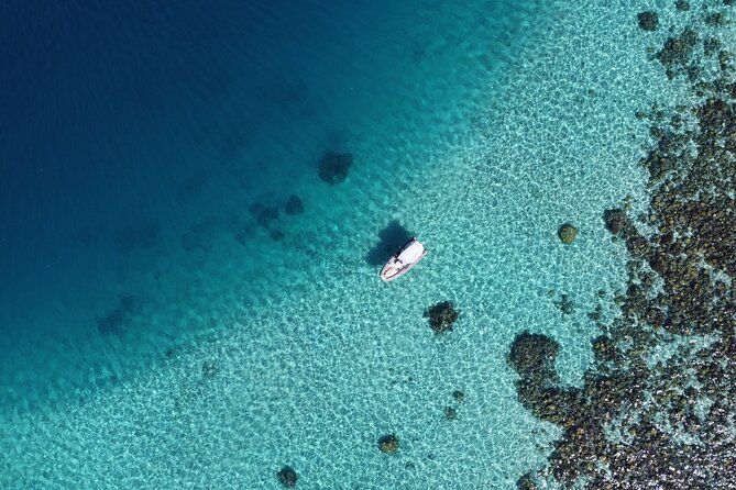 Private tour of the Tahiti’s Lagoon by Boat until 8 pax